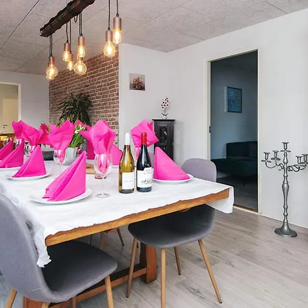 Vakantiehuis Elegant Getaway- By Traum *